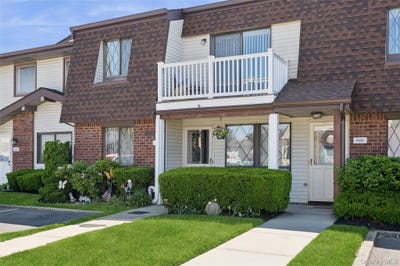 /international/us/100-s-cambridge-drive-s-copiague-ny-110107087187/