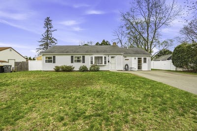 /international/us/18-brookfield-ter-framingham-ma-110107665022/