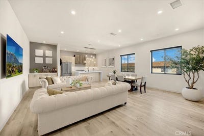 /international/us/756-w-19th-street-costa-mesa-ca-110107344173/