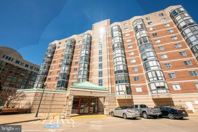 /international/us/24-courthouse-square-rockville-md-110107196036/