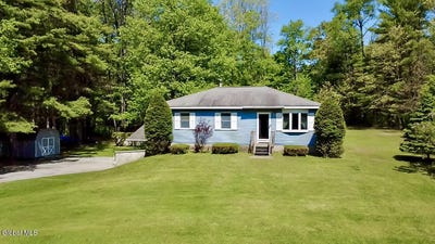 /international/us/59-daketown-road-greenfield-center-ny-110108388222/