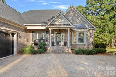/international/us/2504-stoneview-court-denver-nc-110120105900/
