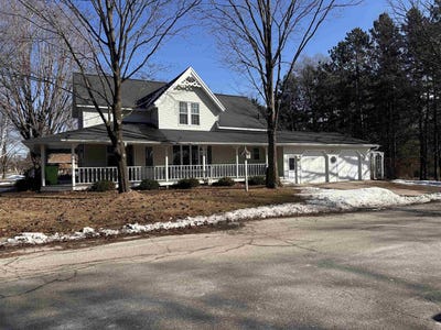 /international/us/204-columbia-street-oconto-falls-wi-110106624513/
