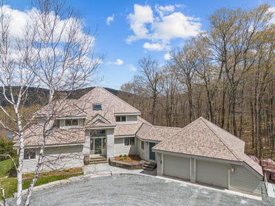 /international/us/109-mountainside-drive-killington-vt-110108018306/