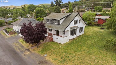 /international/us/826-e-15th-st-thedalles-or-110108409875/