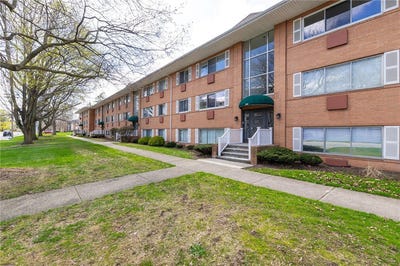 /international/us/2456-east-avenue-rochester-ny-110107339262/