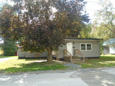 /international/us/33-highland-avenue-newport-me-110119968966/