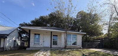 /international/us/207-s-creek-street-fredericksburg-tx-110104059238/