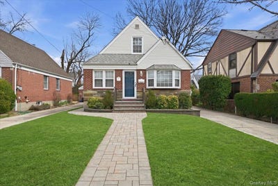 /international/us/175-locust-street-floral-park-ny-110107209388/