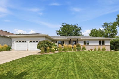 /international/us/137-elk-drive-se-hutchinson-mn-110120039628/