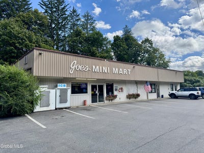 /international/us/96-lake-avenue-lake-luzerne-ny-110119794380/