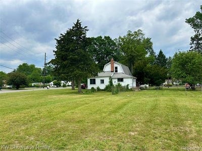 /international/us/1634-s-commerce-road-walled-lake-mi-110108637042/