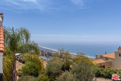 /international/us/5828-foxview-dr-malibu-ca-110108219362/
