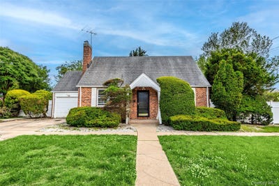 /international/us/674-henry-street-uniondale-ny-110108440860/