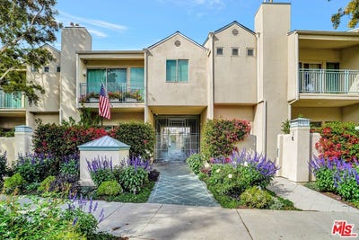 /international/us/14101-dickens-st-sherman-oaks-ca-110107786403/