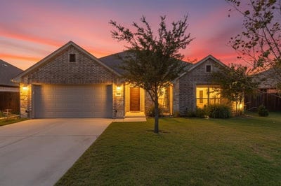 /international/us/949-avagail-avenue-springtown-tx-110106373213/