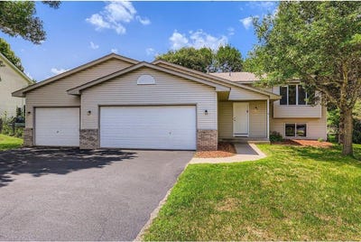 /international/us/703-11th-avenue-sw-isanti-mn-110100767321/