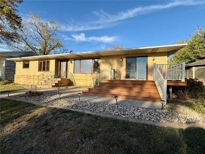 /international/us/146-washington-avenue-alden-mn-110102902251/