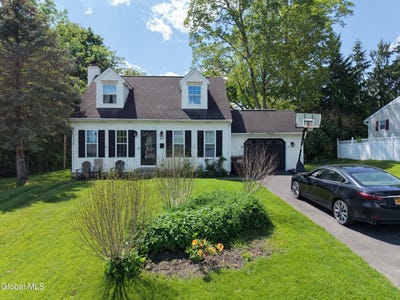 /international/us/27-ridge-road-ravena-ny-110108177115/