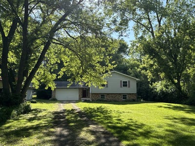 /international/us/8421-hickory-nut-grove-road-cary-il-110108738590/