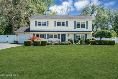 /international/us/27-greenleaf-drive-manalapan-nj-110108360566/