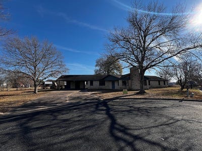 /international/us/180-steven-court-la-grange-tx-110105055289/