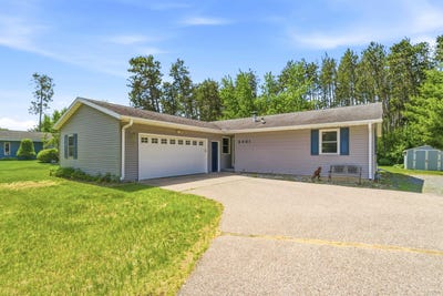 /international/us/2331-springville-drive-plover-wi-110108447801/