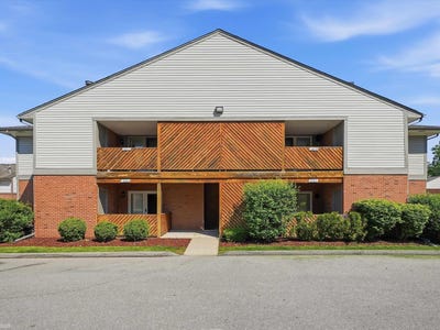 /international/us/16579-woodlane-drive-fraser-mi-110108359756/