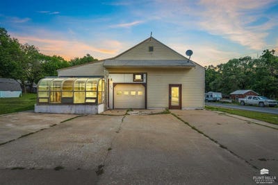 /international/us/410-main-street-westmoreland-ks-110100466693/