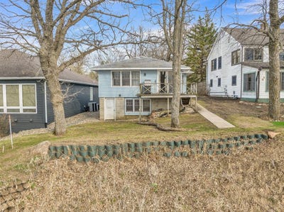/international/us/3903-lakeshore-drive-okoboji-ia-110107508597/