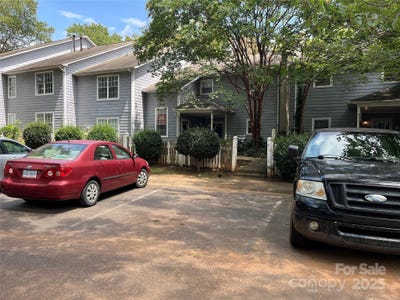 /international/us/6011-treetop-court-charlotte-nc-110101711926/