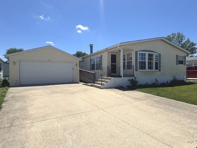 /international/us/155-scarlet-drive-manteno-il-110108742338/