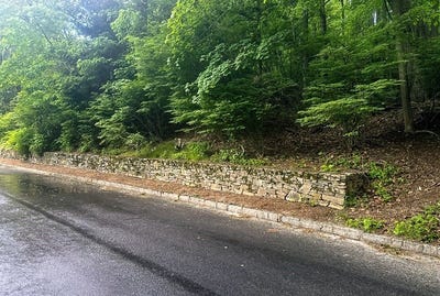 /international/us/1-surrey-lane-worcester-ma-110108353616/