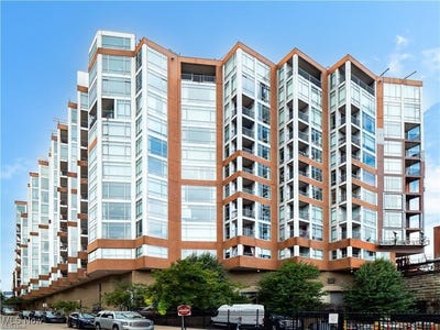 /international/us/2222-detroit-avenue-unit-807-cleveland-oh-110099882520/
