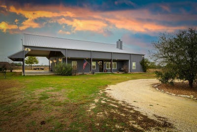 /international/us/1138-creekside-ln-weimar-tx-110104900995/