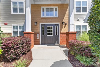 /international/us/11721-ridgeway-park-drive-charlotte-nc-110109230306/