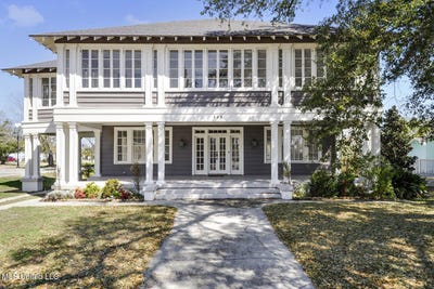 /international/us/125-court-street-bay-saint-louis-ms-110102659728/