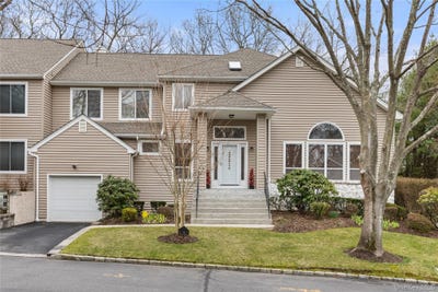 /international/us/17-stone-gate-court-smithtown-ny-110107080448/