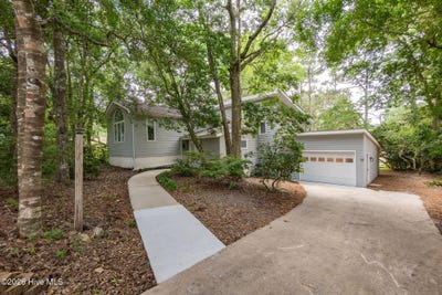 /international/us/121-white-ash-drive-pine-knoll-shores-nc-110108469497/