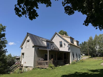 /international/us/24-smyrna-street-houlton-me-110109702277/