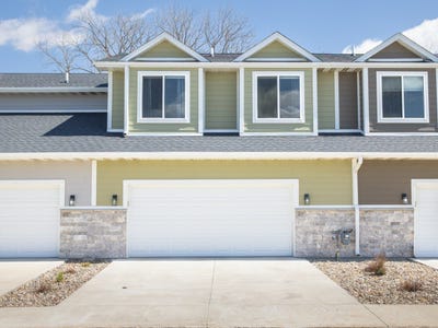 /international/us/477-spring-crest-lane-waukee-ia-110107171950/