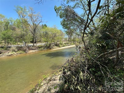 /international/us/river-way-spruce-pine-nc-110107350396/
