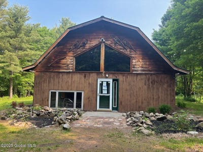 /international/us/448-green-street-chesterfield-ny-110100213070/