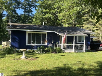 /international/us/3644-crescent-drive-east-tawas-mi-110108256745/