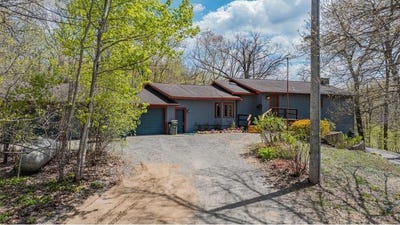 /international/us/5767-123rd-street-nw-silver-creek-twp-mn-110108057632/