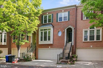 /international/us/10524-james-wren-way-fairfax-va-110107539366/