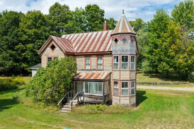 /international/us/24-lincoln-road-enfield-me-110109824153/