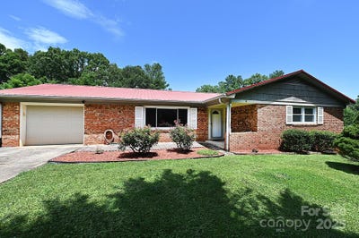 /international/us/209-northwood-drive-morganton-nc-110100844875/
