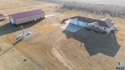 /international/us/44453-262nd-st-canistota-sd-110107199192/