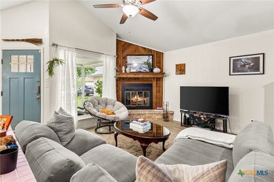 /international/us/922-sundance-street-new-braunfels-tx-110099243128/